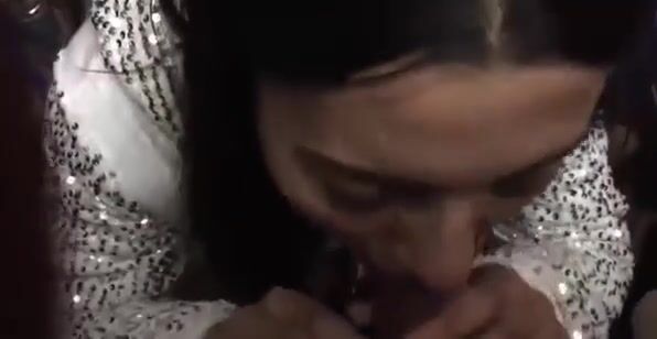 مراهقة مصرية تمص زب خطيبها اول مره – سكس مصري