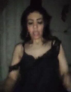 تحت رجلك يا مولاتي انا ابن وسخه – سكس مصري