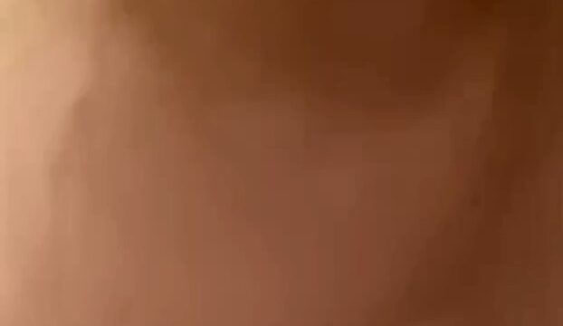 جديد انجي خوري تستعرض البزاز والحلمات