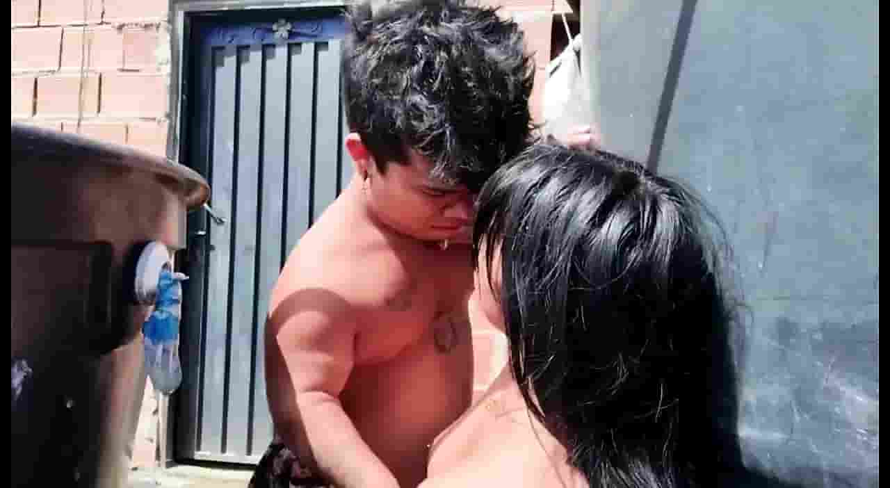 سكس قزم ينيك زوجته الطويله