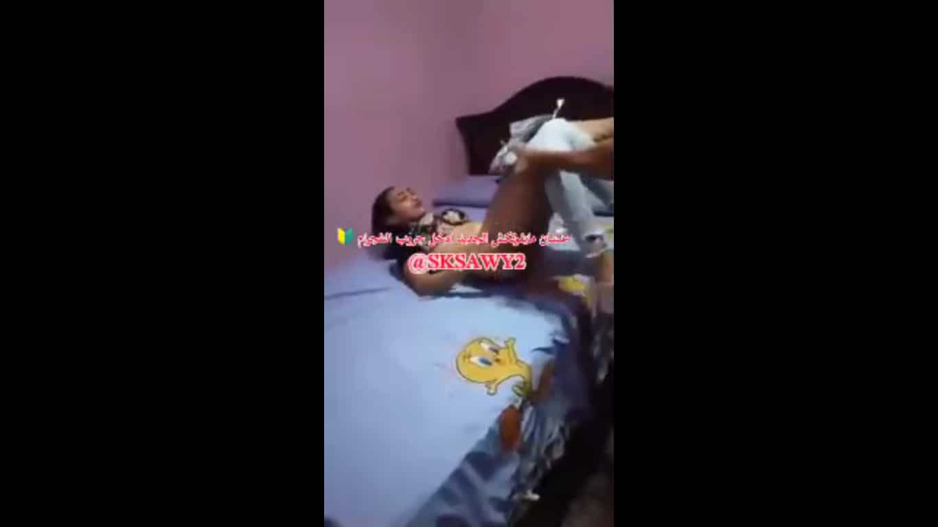 سكس مصري خذ يا حسام ما تصورش وانا بتناك – مصري ينيك حبيبته مع صديقه