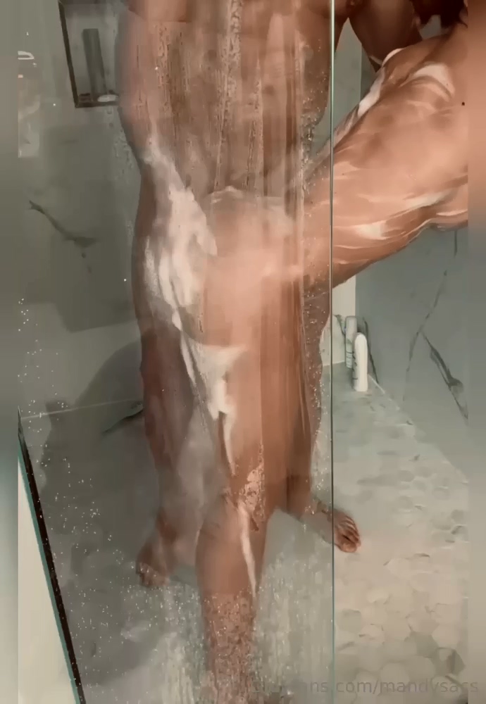 ماندي روز عريانة مع حبيبها في الحمام