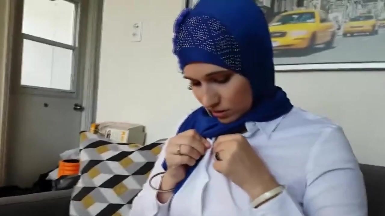 زوجي لايمتعني من طيزي