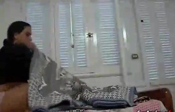 شرموطة مصرية تتناك بعنف من كسها وطيزها نيك