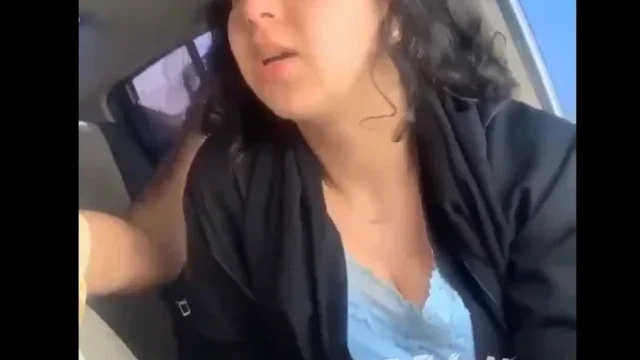 مصرية وحبيبها في العربية – سكس مصري جامد اوي