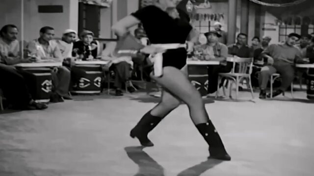 رقصة فيلم ابن حميدو بالهوت شورت