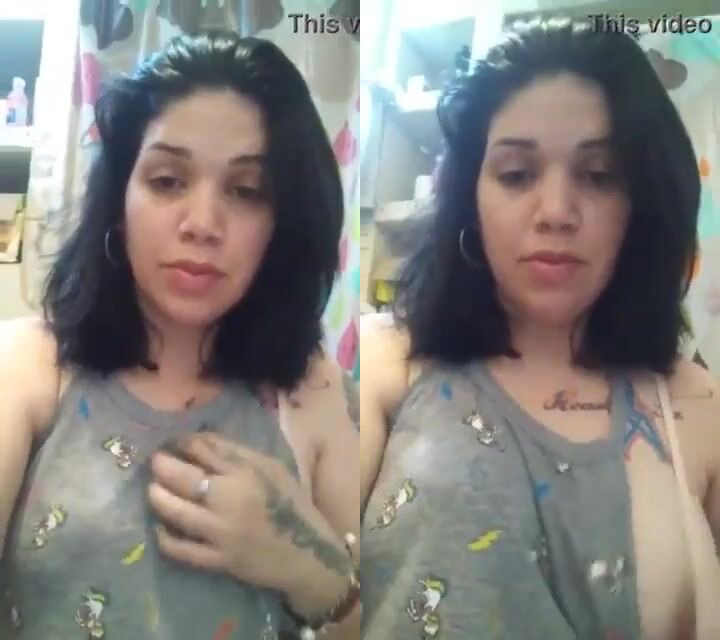 الخالة اللبوه تلعب في كسها الشهواني على الارض