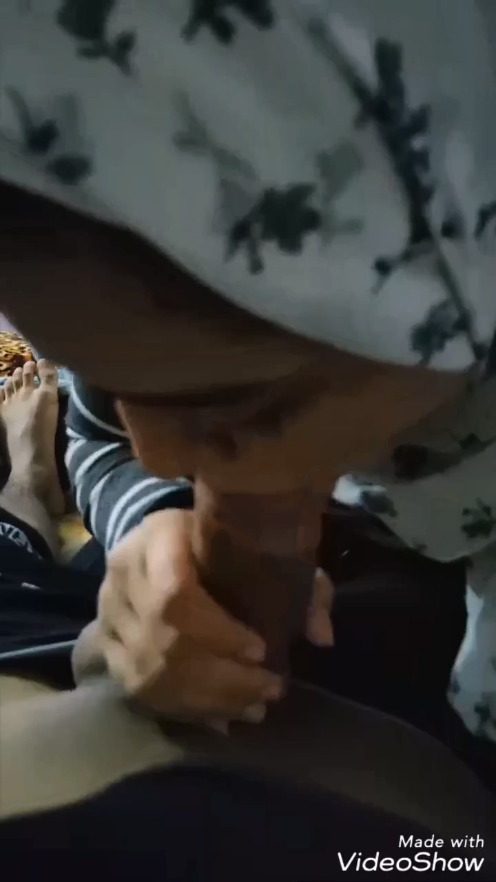 شرموطة تمص وتتناك بالحجاب